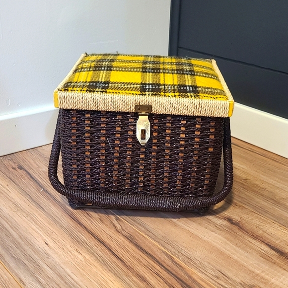 Vintage singer sewing basket - Picture 1 of 11